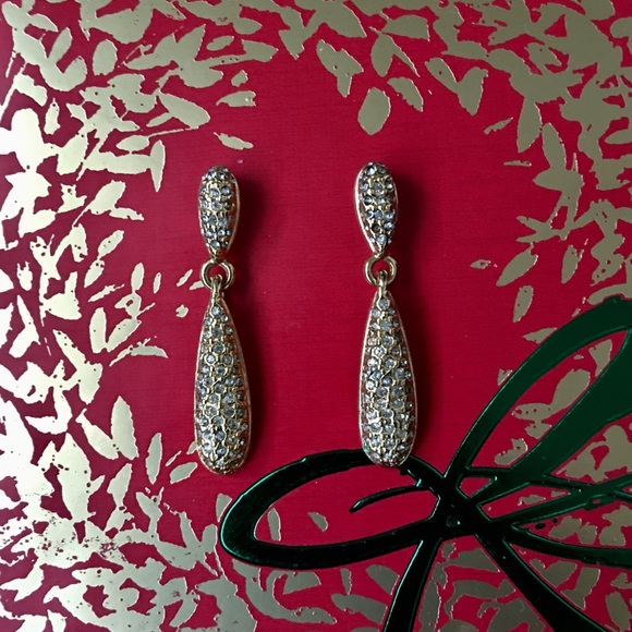 Napier Jewelry - Beautiful Napier drop earrings!!💋